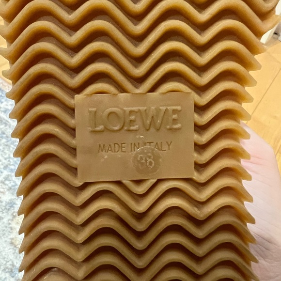 ❗️SOLD❗️Loewe Flow Runner 38 - Picture 5 of 5